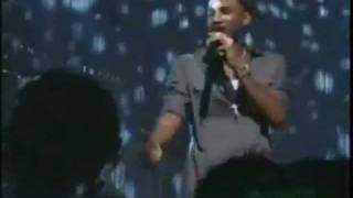 Trey Songz - Can't Help But Wait Live Showtime Apollo (2007)