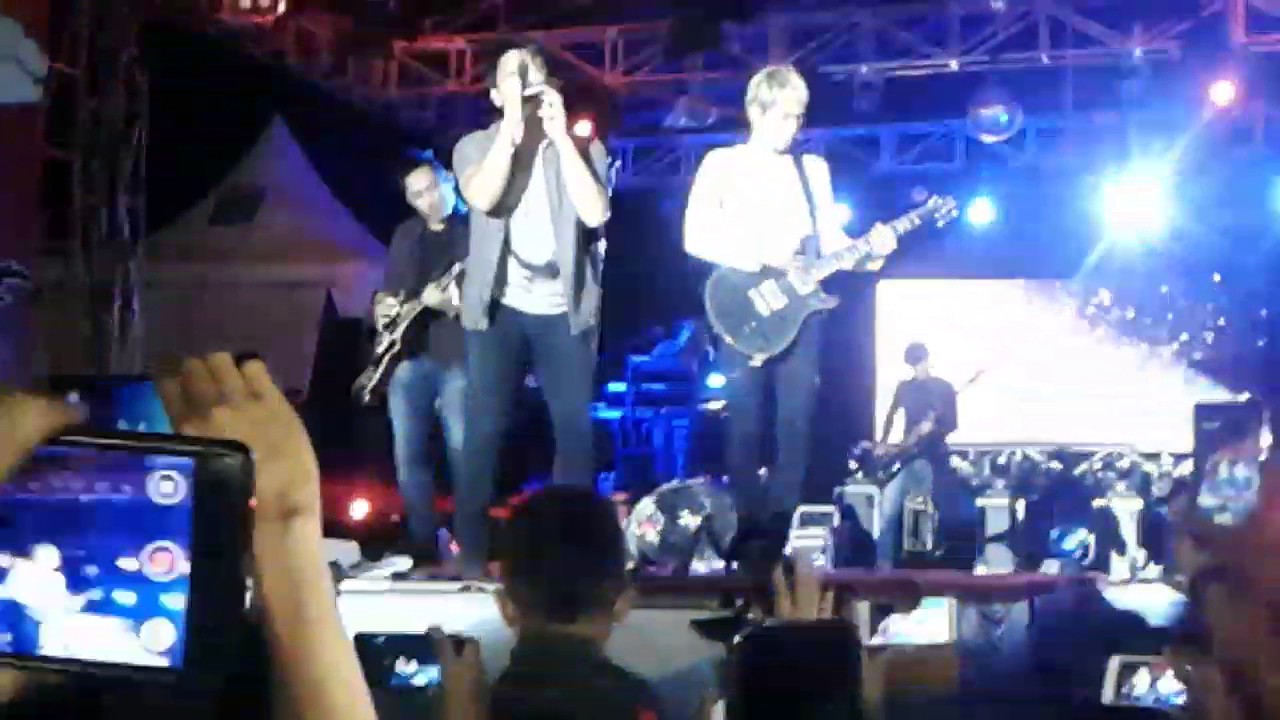 Malam puncak pesta pantai pagatan kalsel dengan konser NOAH