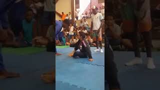 Menina Luta Contra Menino