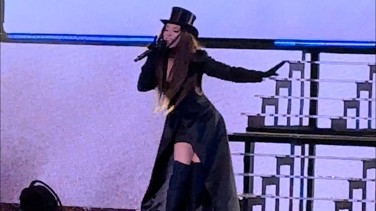 Shania Twain “That Don’t Impress Me Much” Bethel Woods during Queen