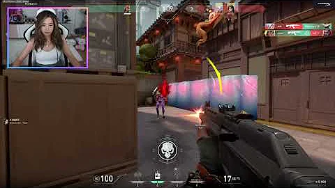 Pokimane INSANE 1v5 CLUTCH With XQC's Reaction!