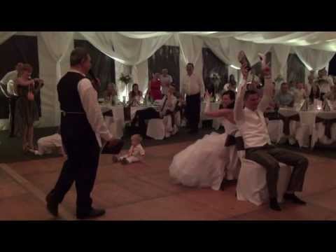 Videó: A vőfély esküvőjén?