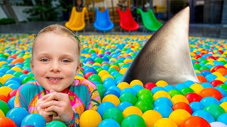 Aventura do Tubarão na Piscina! 🦈💦