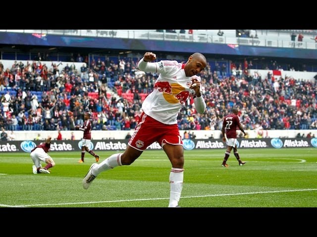 Thierry Henry gây chú ý với hình xăm màu mè