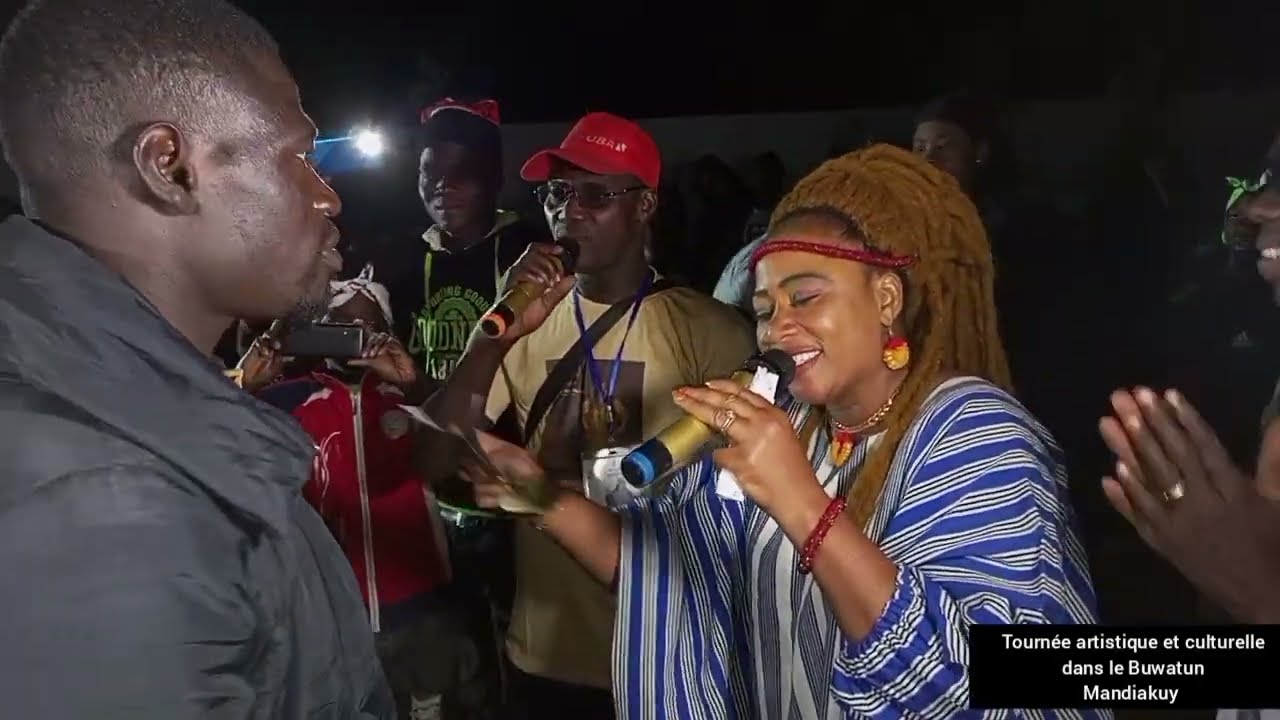 ROSALIE DEMBELE   tournée à Mandiakuy - Wary be