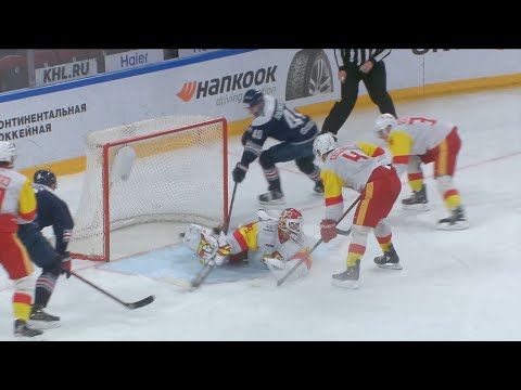 Rasmussen finishes off on rebound from Beck`s shot