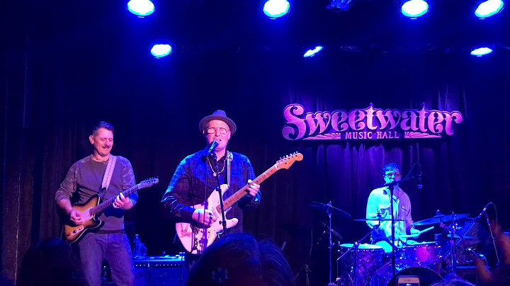 Rusty Zinn plays with Eric Lindell
