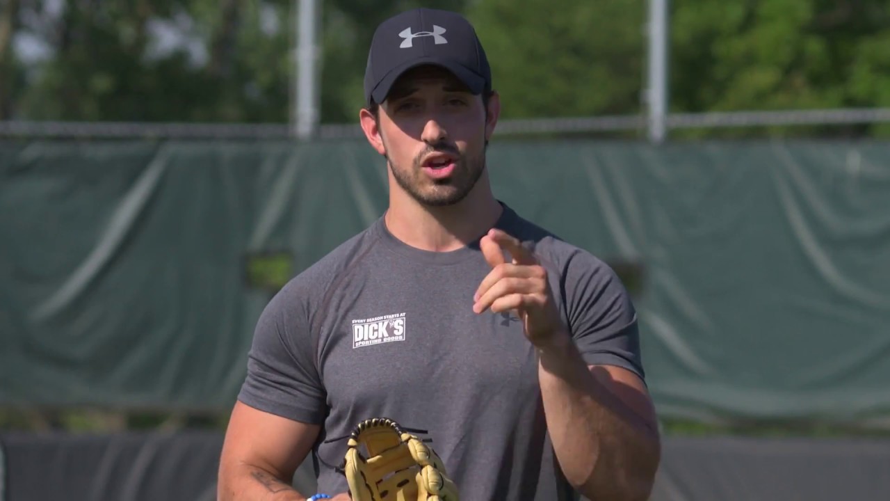 How to Buy an Outfielder Glove - Baseball Pro Tips - YouTube