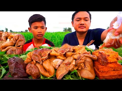 Chinese Paklov Chruk [Braised Pork Belly & Intestine] with sir Vathanak ...