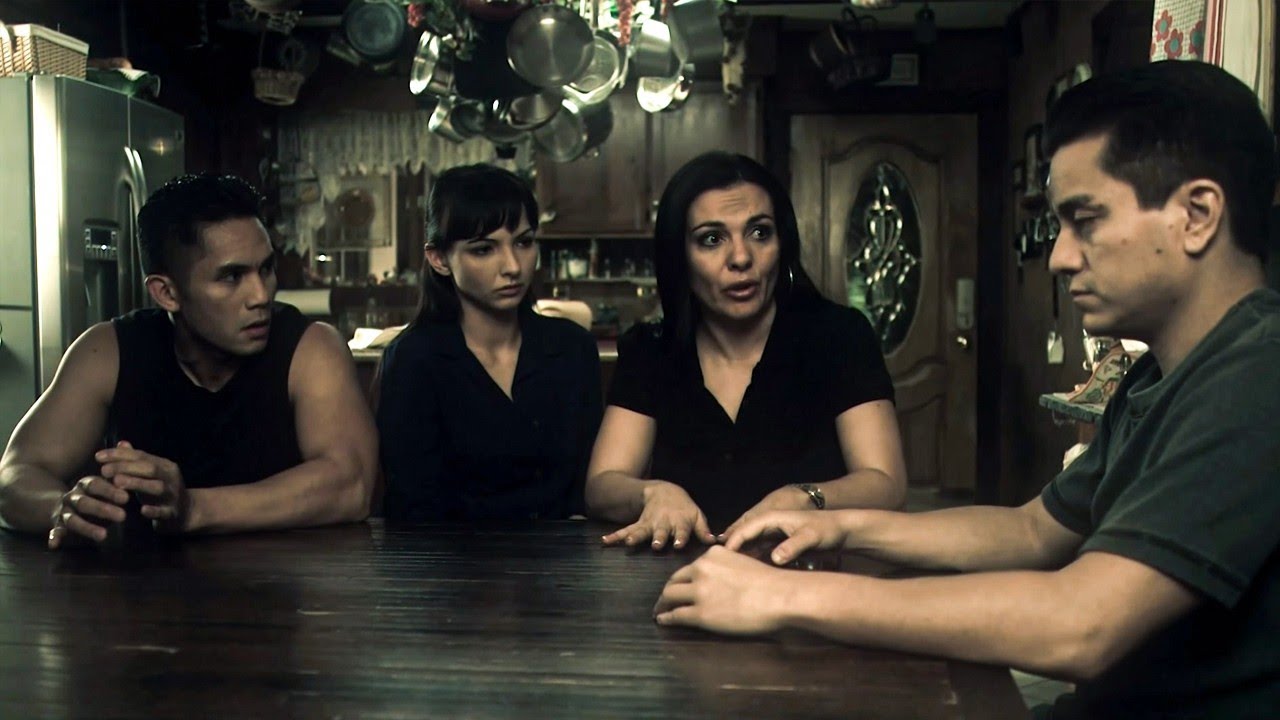 Elle manipule ses enfants pour les entraîner dans un complot meurtrier