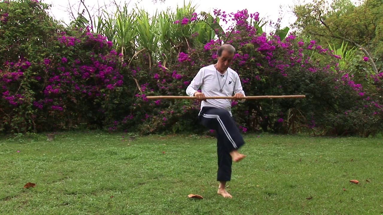 Ejercicio De Yoga Con Bastón Largo