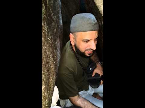 قراءة قرآن وانشاد من داخل غار حراء الشيخ خالد شاكر حفظه الله فرقة النفحات 