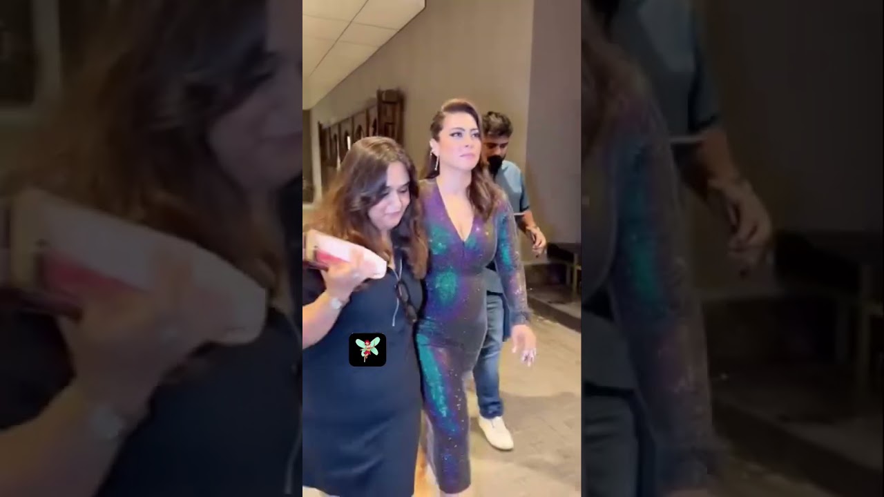 Kajol’s Elegant Walk – Grace & Confidence! ✨💃 