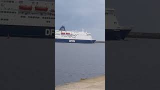 DFDS going out of tyne river