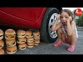 MAMMA SCHIACCIA HAMBURGER!! FREAKY MOMMY CRUSHES HAMBURGER AMELI TVIT