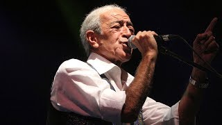 Kemer'de fener alayı ve Edip Akbayram'la Cumhuriyet coşkusu