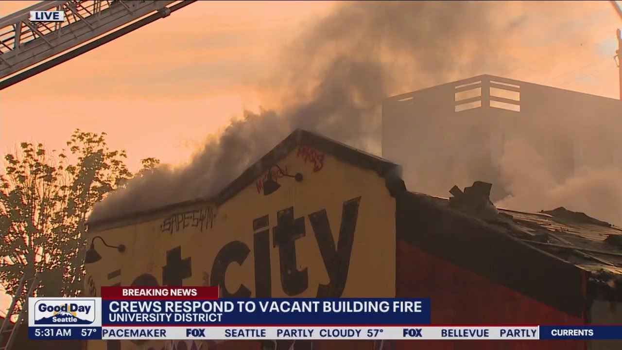 Crews respond to vacant building fire - YouTube