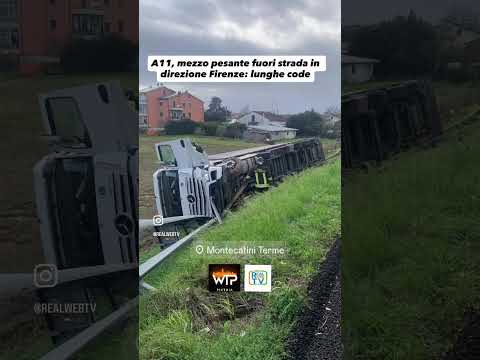 Video A11, mezzo pesante fuori strada in direzione Firenze: lunghe code .