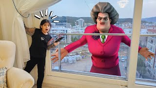 GERÇEK HAYATTA SCARY TEACHER DELİ ÖĞRETMEN MACERASI !! MELİSA NİSA !! دي دي ميدو - لولو | قناة وناسة