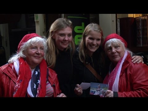 Vidéo: Les Soeurs Jumelles Vivent à Amsterdam Avec Une Tête Commune - Vue Alternative