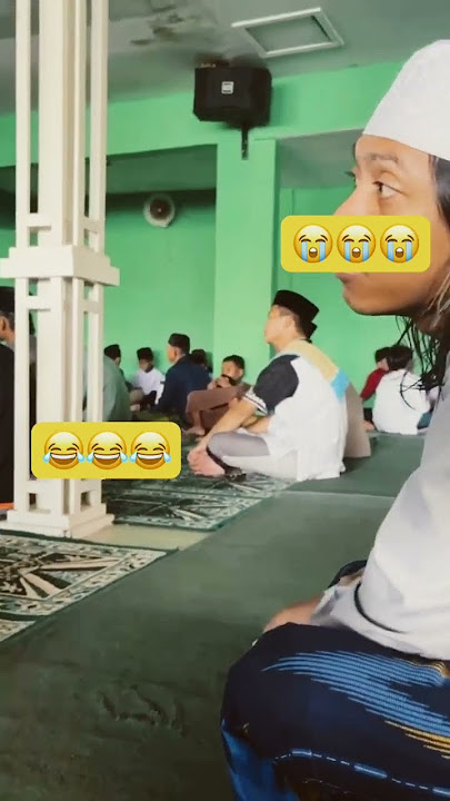 Pemuda Ini bermain karpet saat khutbah sholat Jumat 😂😂 #automobile #storywa #shorts