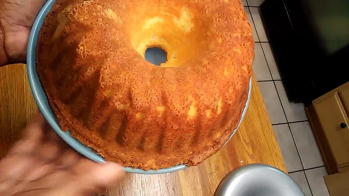 Betty Thompson's Sour Cream Pound Cake - Simple Co...