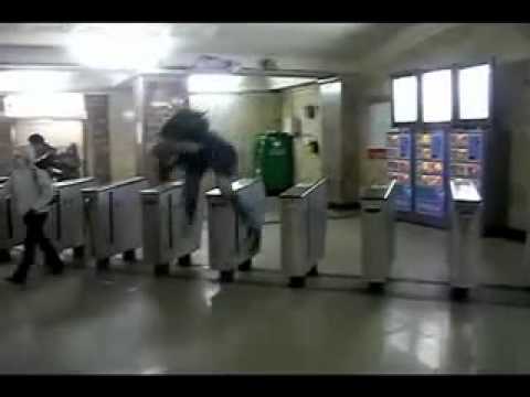 Video: Kako Zaračunati Vozovnico Za Metro