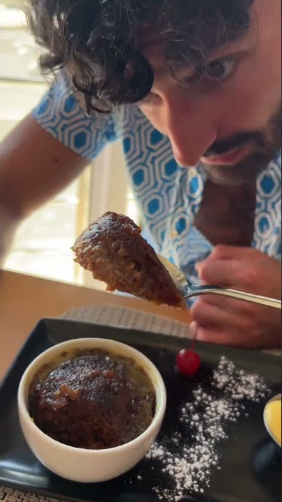Stefan trying delicious #southafrican Malva cake in #capetown #nomnomnom #foodporn #shorts