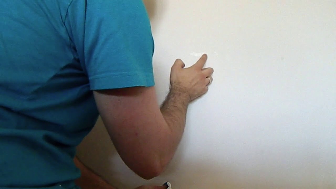 Чистка стен зубной пастой 