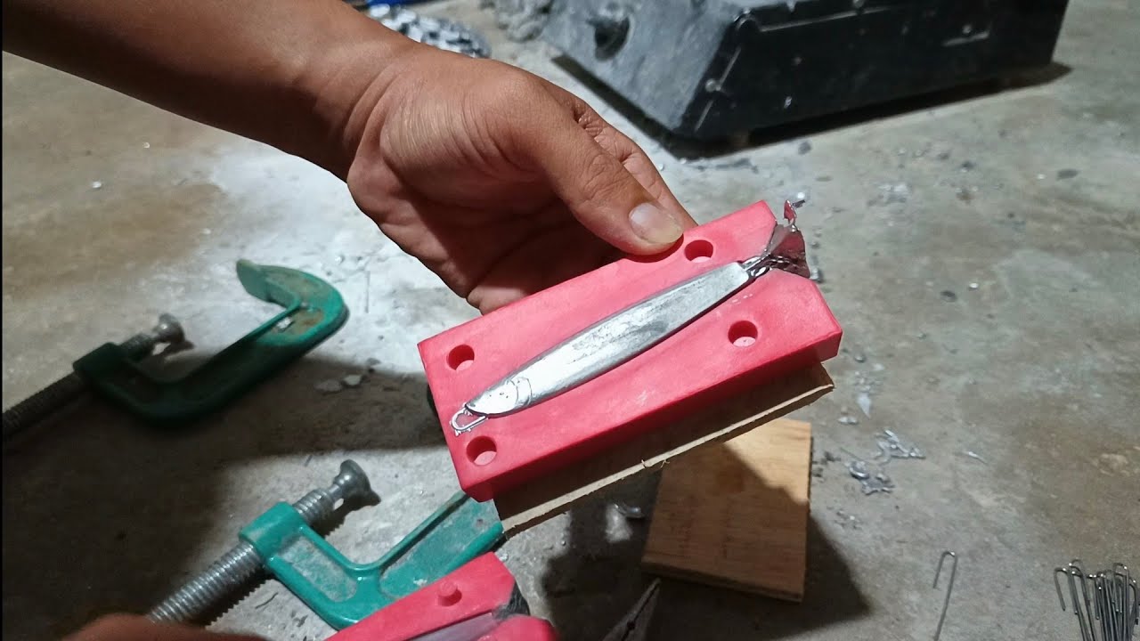RED SILICONE MOLDING METALJIG