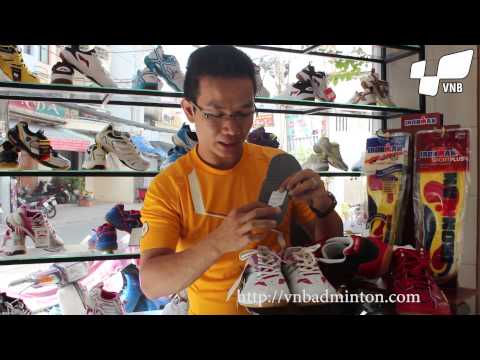 Video Cách Phân biệt giày cầu lông thật - giả do shopvnb.com... - youtube