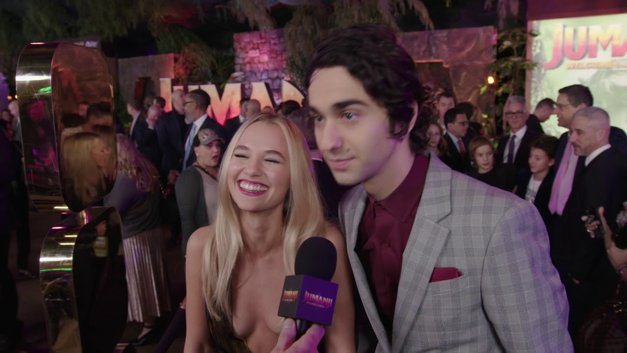 Jumanji Welcome To The Jungle Premiere LA - Itw Madison Iseman abd Alex Wolff (official video)