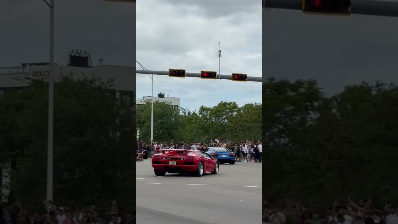 Lamborghini Diablo 6.0 VT Leaves Car Show