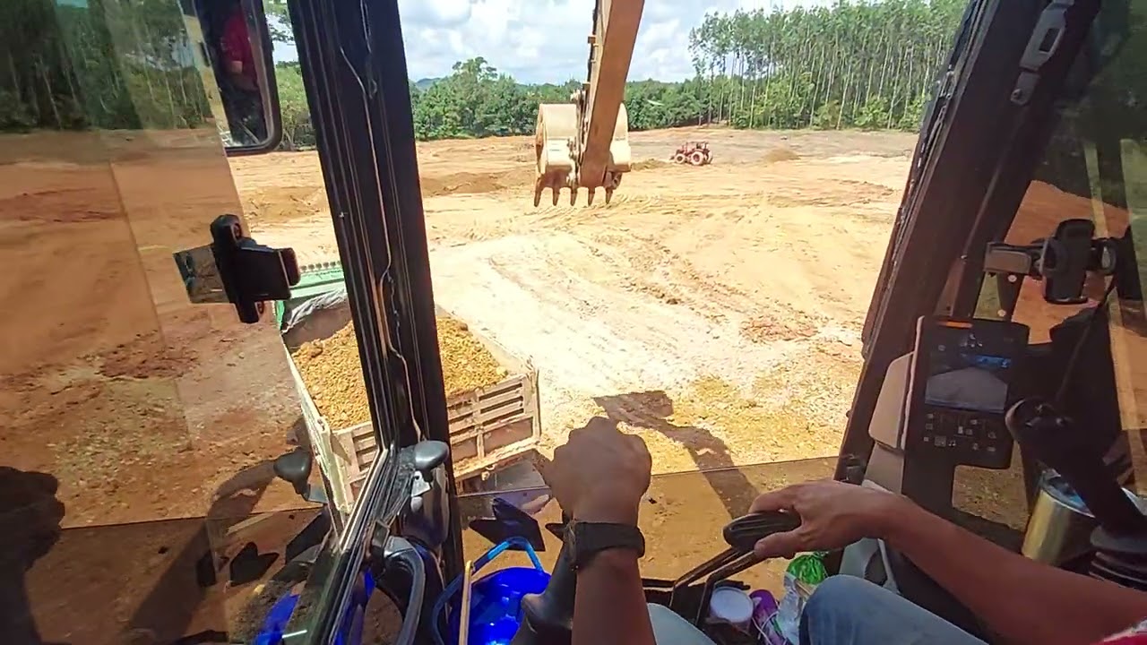 มารับชมงานตักดินใส่ดั้ม หกล้ออยู่กับ CAT 320 Next Gen รถขุดรถบรรทุกจังหวัดจันทบุรี