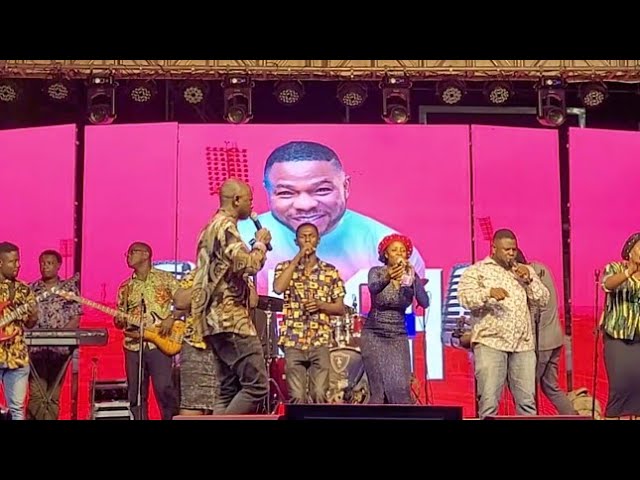 ELIJAH AKINTUNDE SURPRISES YINKA AYEFELE WITH NEW SONGS AT HIS BIRTHDAY CONCERT. class=