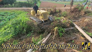 Good Bulldozer Filling Land ! Mitsubishi BD2F Pushing Soil into forest and water ! DumpTruck Working
