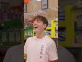 Gluren tussen de WC-rollen | A Lidl Datingshow #shorts
