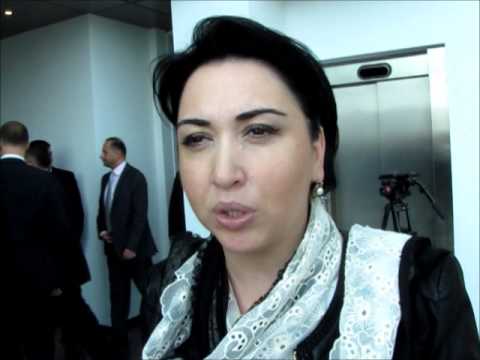 დეპუტატები ნინა ხატისკაცზე