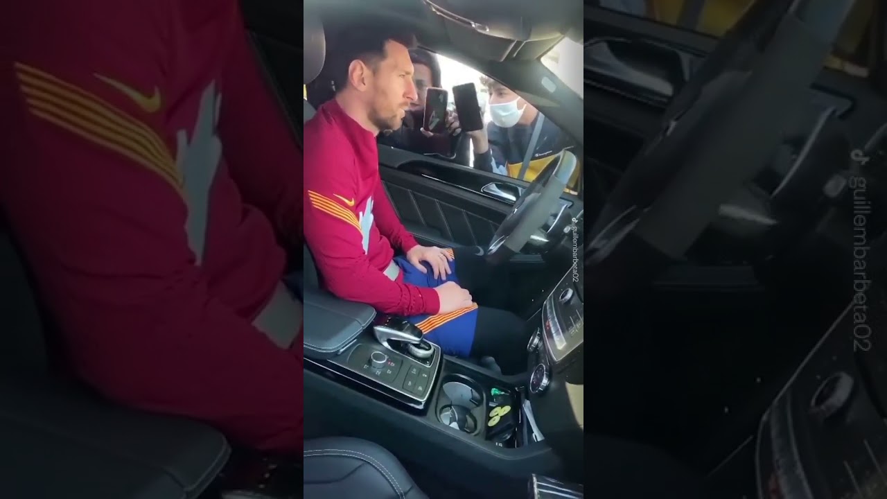 Lionel Messi reaction to Barcelona fans in the car
