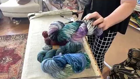 How to use Sari Silk for outlining in rug hooking with Deanne Fitzpatrick