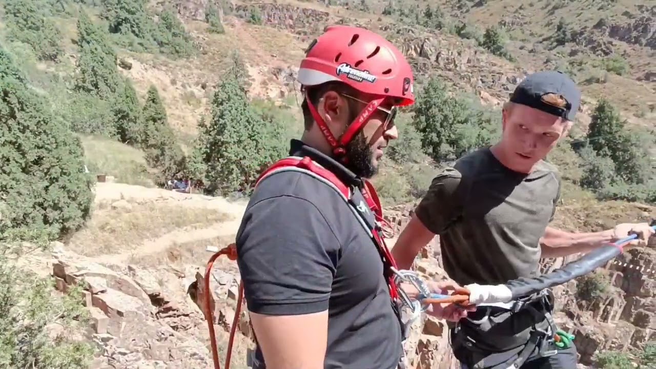 Paypoq va poshnalarda mushukni yalash Shou qizlari filmidan seks sahnalari