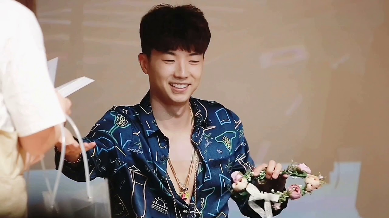 180616 메이킹북 팬싸 ② 선물 받음