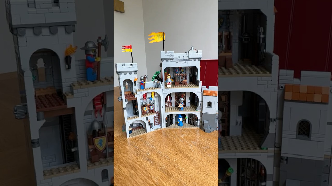 Lego Lion Knight Castle 10305  Inside