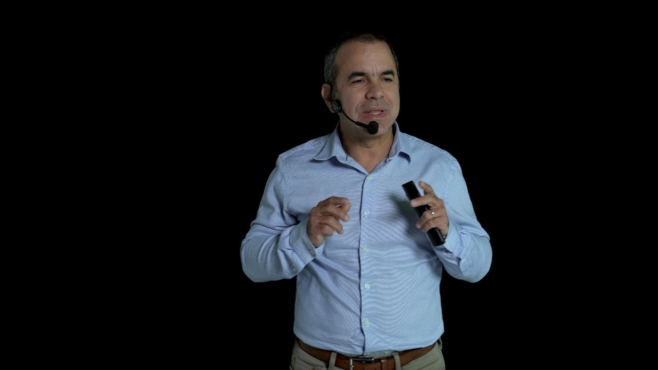 Del comercio masivo a mi comercio | Gyorgy Gutierrez | TEDxCumbaya