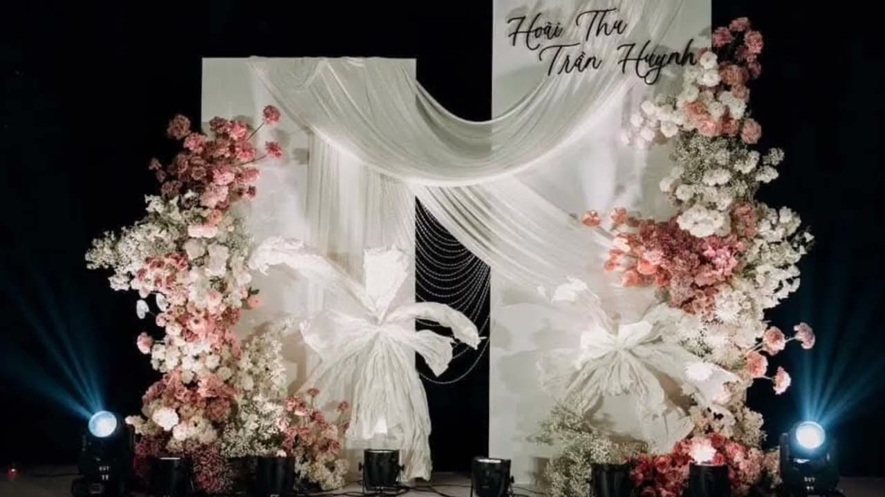 Trang trí backdrop nhà hàng gói elegant 1 chỉ 8.380k | Vy Wedding House 2025