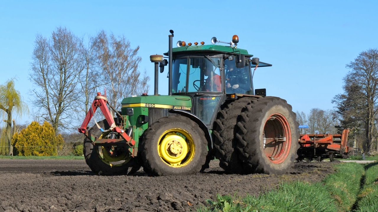 John Deere 2650 - Youngtimer - Lely - rotorkopeg - power harrow - Wolfsen