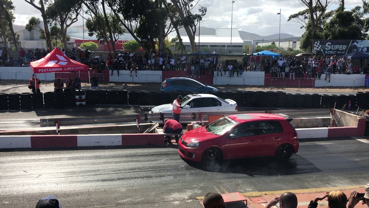Streetfest 2018 - Honda Civic VS Golf 6 GTI
