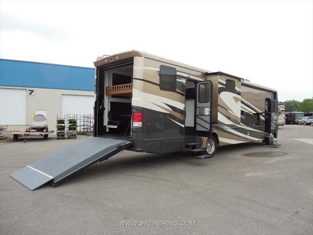 2017 Newmar Canyon Star 3920 Toy Hauler