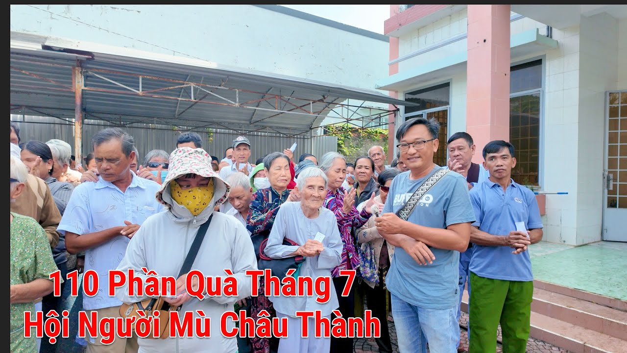 Cám ơn MTQ tặng 110 phần quà cô chú khiếm thị ở Bến Tre