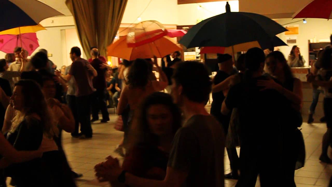 "Swann" par Parasol (Valse 3 temps) La Valse des Parasols Bal folk